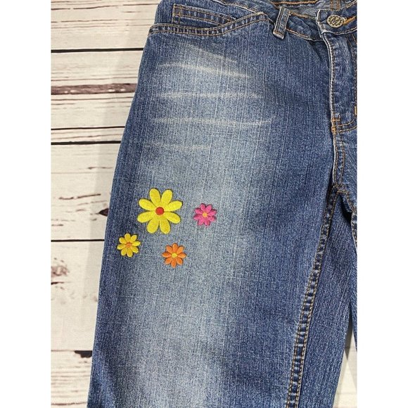 Green Apparel Jean Shorts Womens Size 6 Denim Embroidered Flowers Long Hippie - Picture 9 of 9
